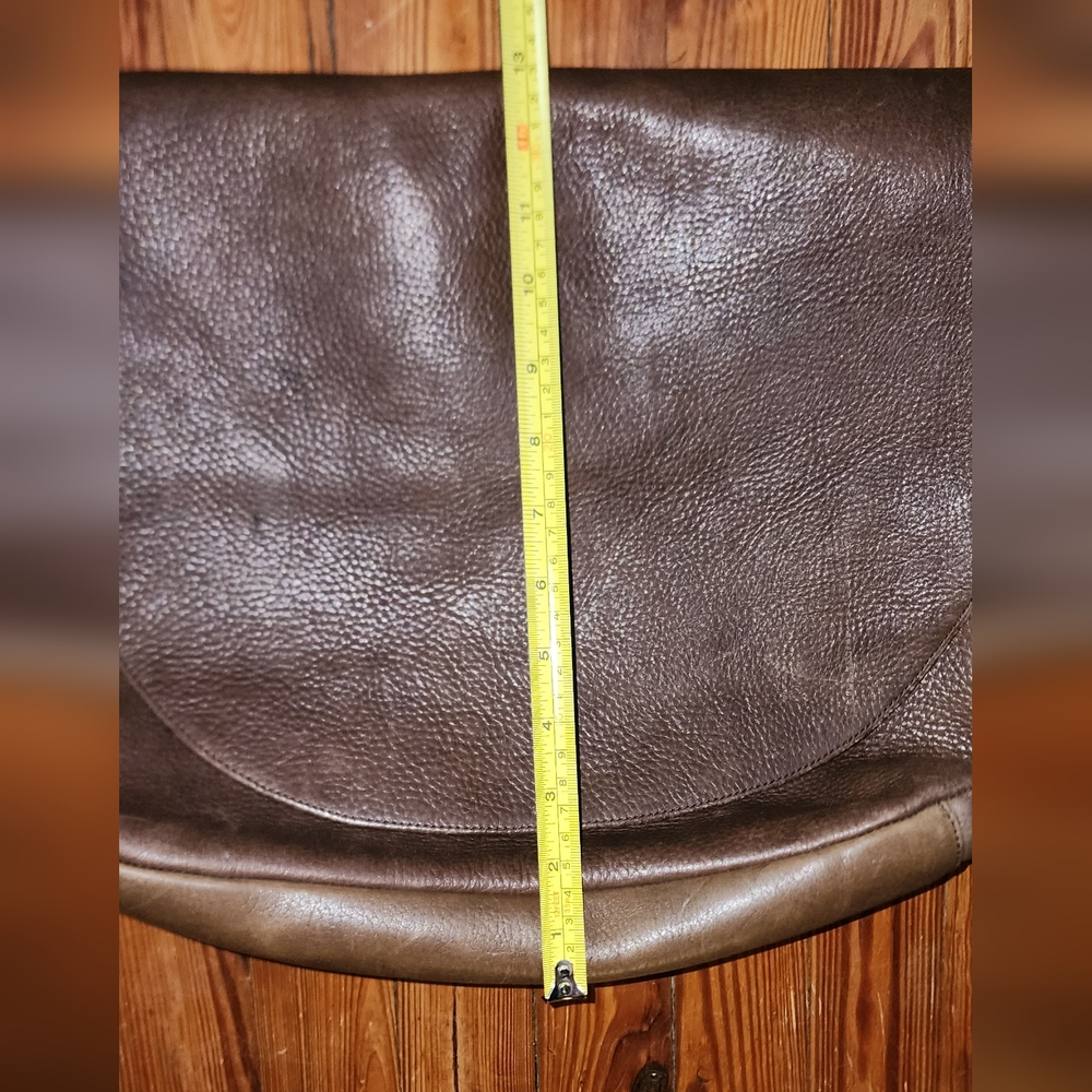 Vintage Eddie Bauer Messenger Bag. 100 %  authentic leather. - Picture 11 of 15